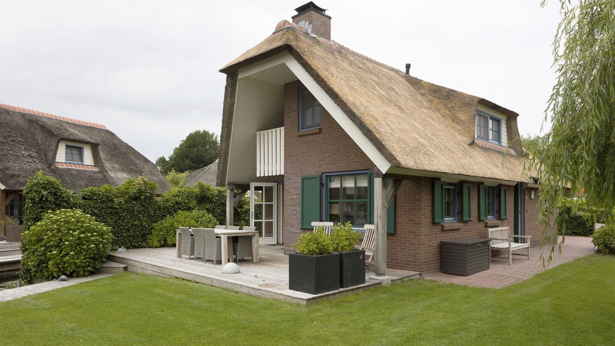 Wanneperveen Villa | Lakeside Escape near Giethoorn
