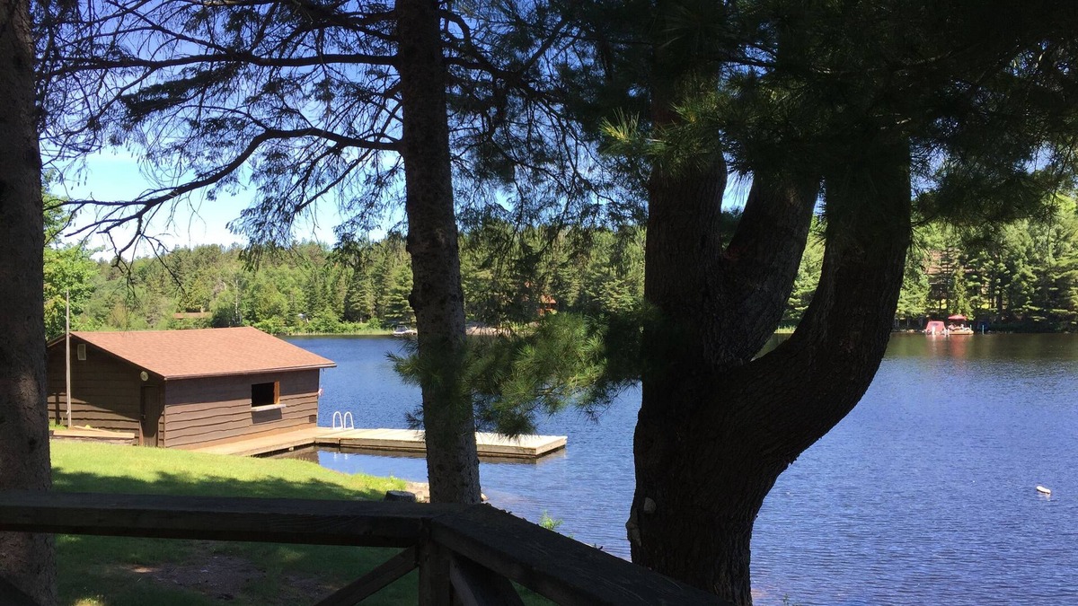 Ahmic Harbour House | Lakeside Family Cottage North East of Parry Sound and Muskoka