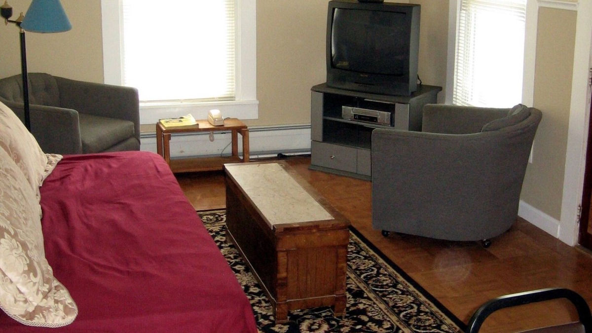 Weirs Beach Hotel | Lakeside Get-A-Way
