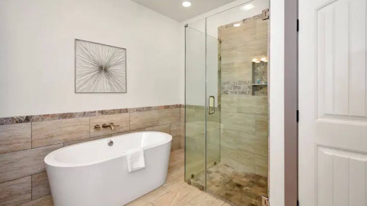 Lindale Condo | Lakeside Getaway #3 near Canton Trade Days