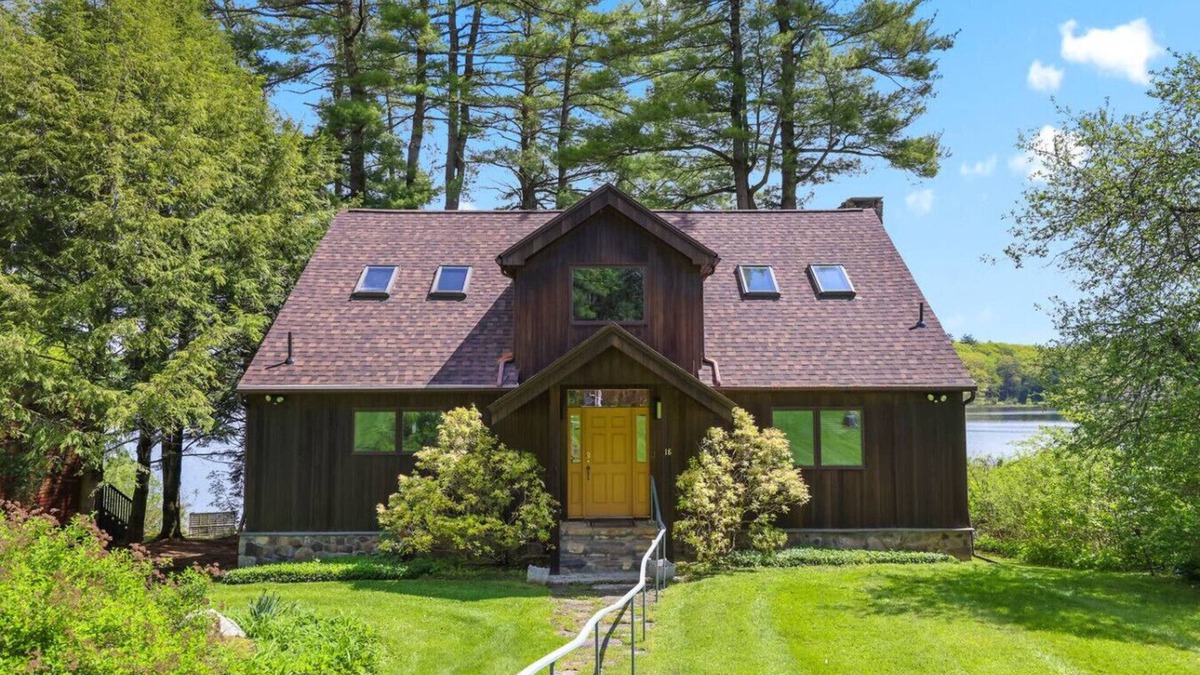 Tyringham House | Lakeside Getaway at Goose Pond!