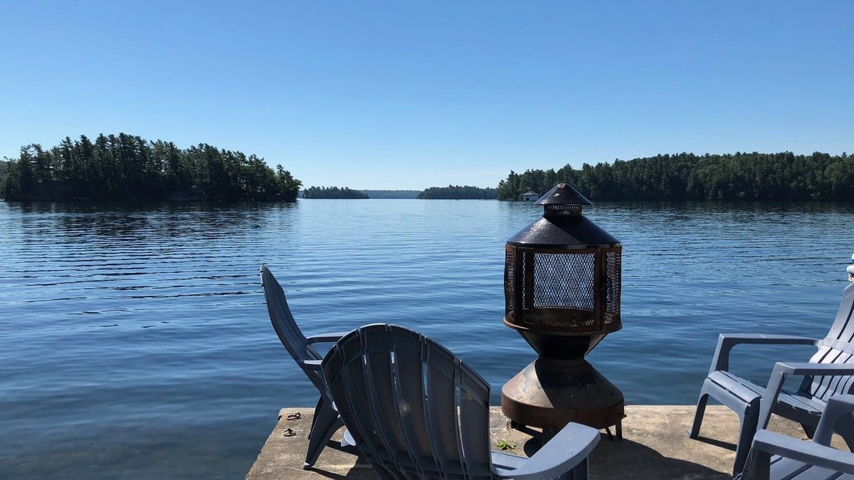 Leeds and the Thousand Islands Cottage | Lakeside Getaway - Charleston