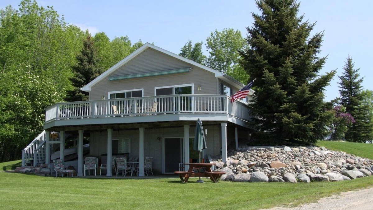 Gladwin House | 'Lakeside GetAway' @ Sugar Springs (Gladwin)