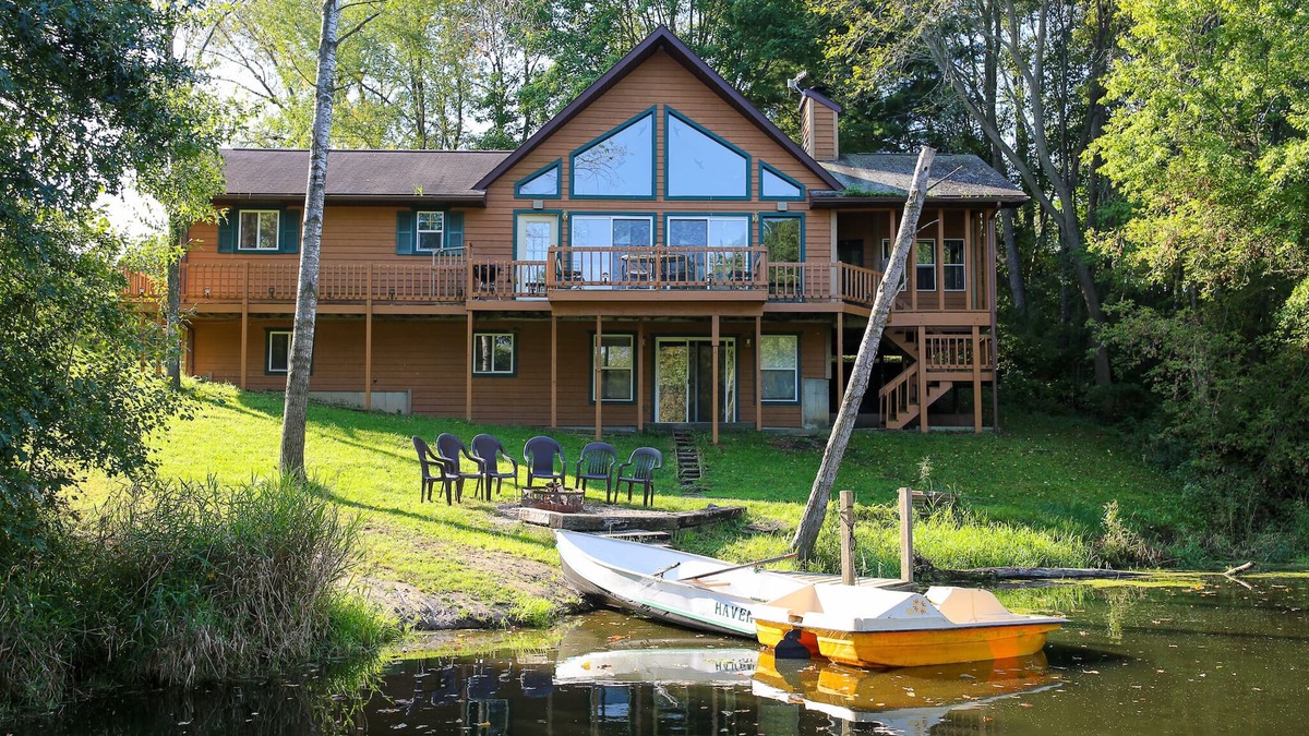 Tomah House | Lakeside Haven Home On Birch Lake, Sleeps Up To 12 People.