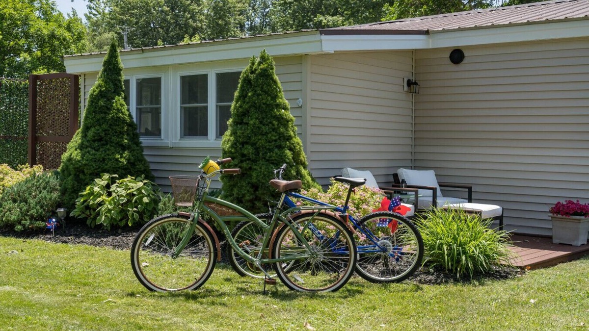 Sackets Harbor House | Lakeside Haven- Sackets Harbor, Firepit, Bikes, Updated cottage