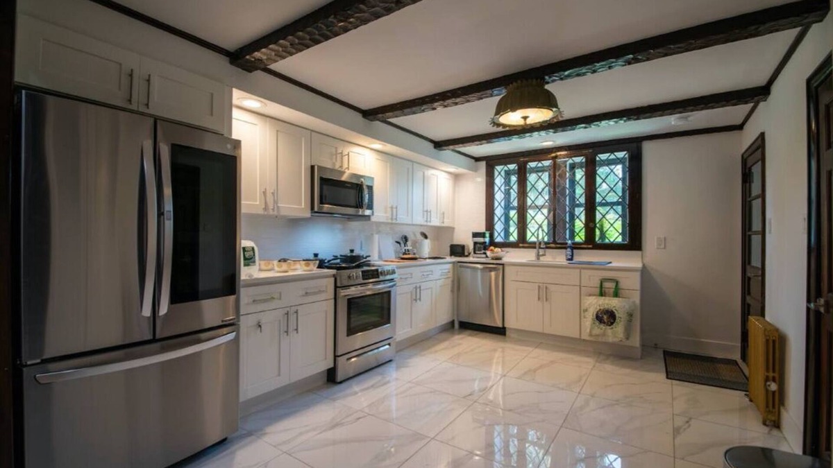 Walton Park House | Lakeside Haven - Ultimate Relaxation Spot