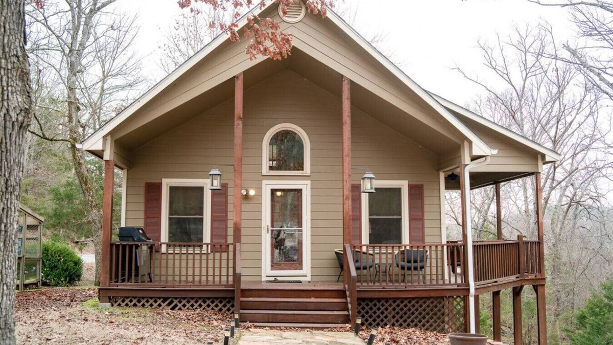 Sylvan Shores House | Lakeside Hideaway near Beaver Lake+Wifi+Deck