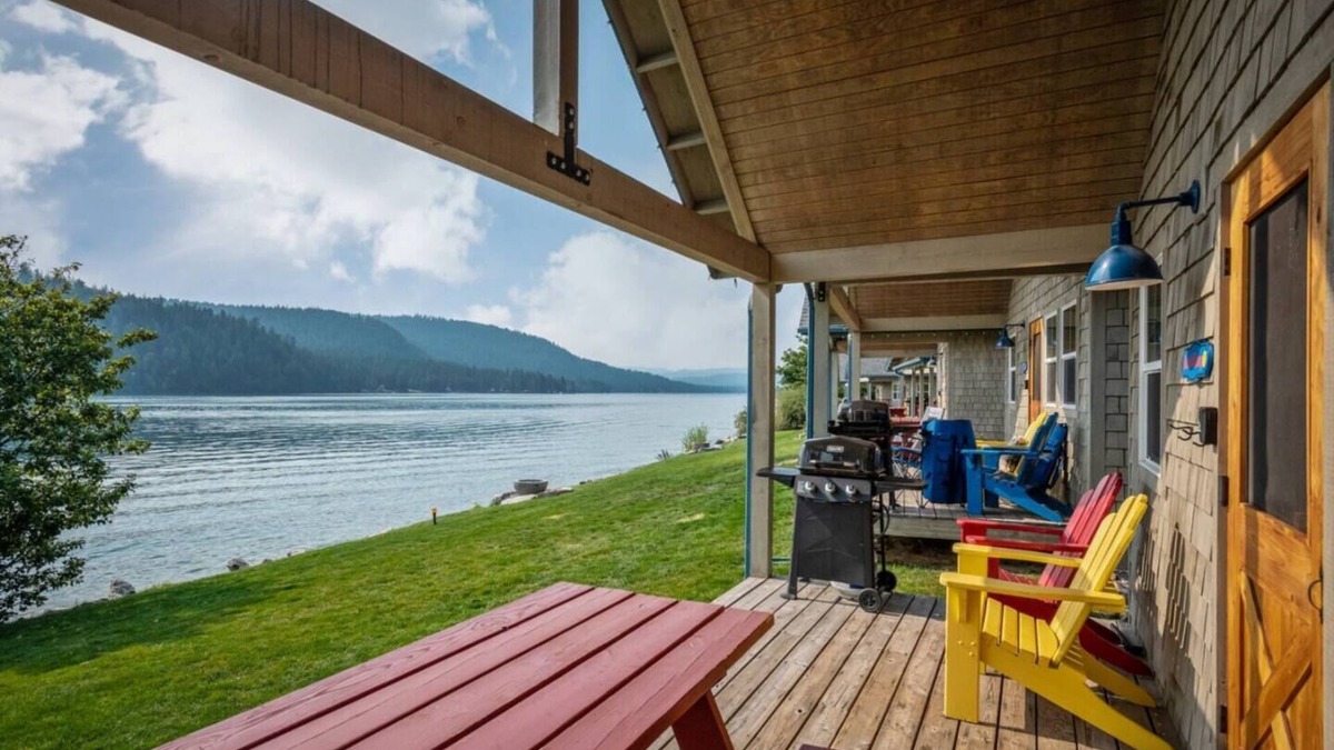 Dover Bay House | Lakeside Hideaway - Lakefront 1 Bedroom Beach