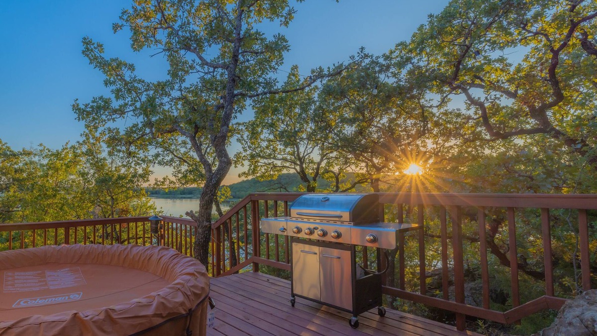 Bowie House | Lakeside Hideaway with amazing views