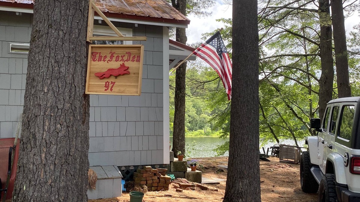 Warner Cottage | Lakeside home. Fishing, paddle boarding, swimming, and easy lake fun.