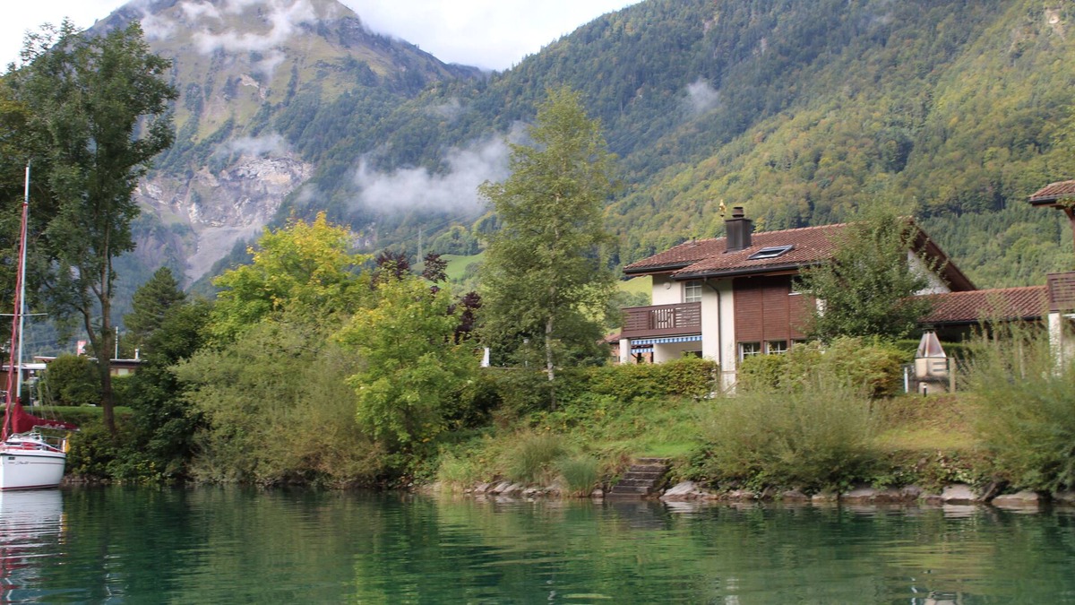 Lungern House | Lakeside Home in the Alps