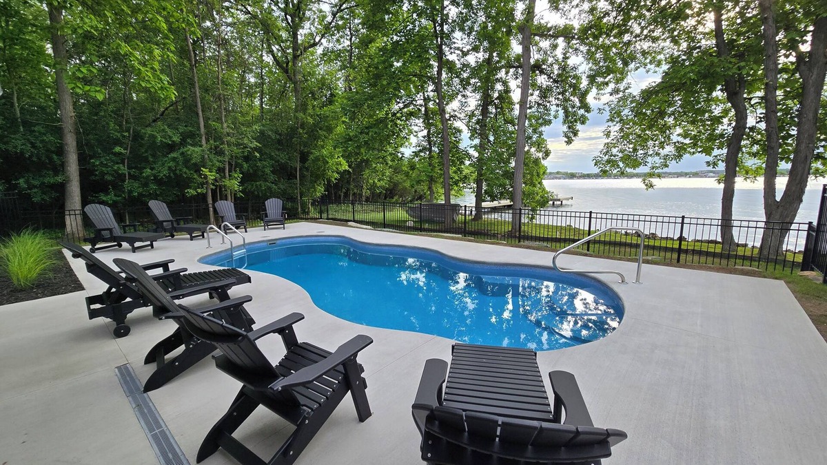 Canandaigua House | Lakeside Home, New Pool, Carriage House, level & private, 6 BR, 120' frontage!