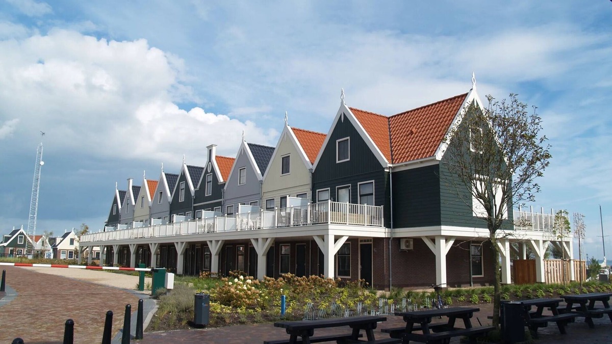 Uitdam House | Lakeside Home w/Balcony