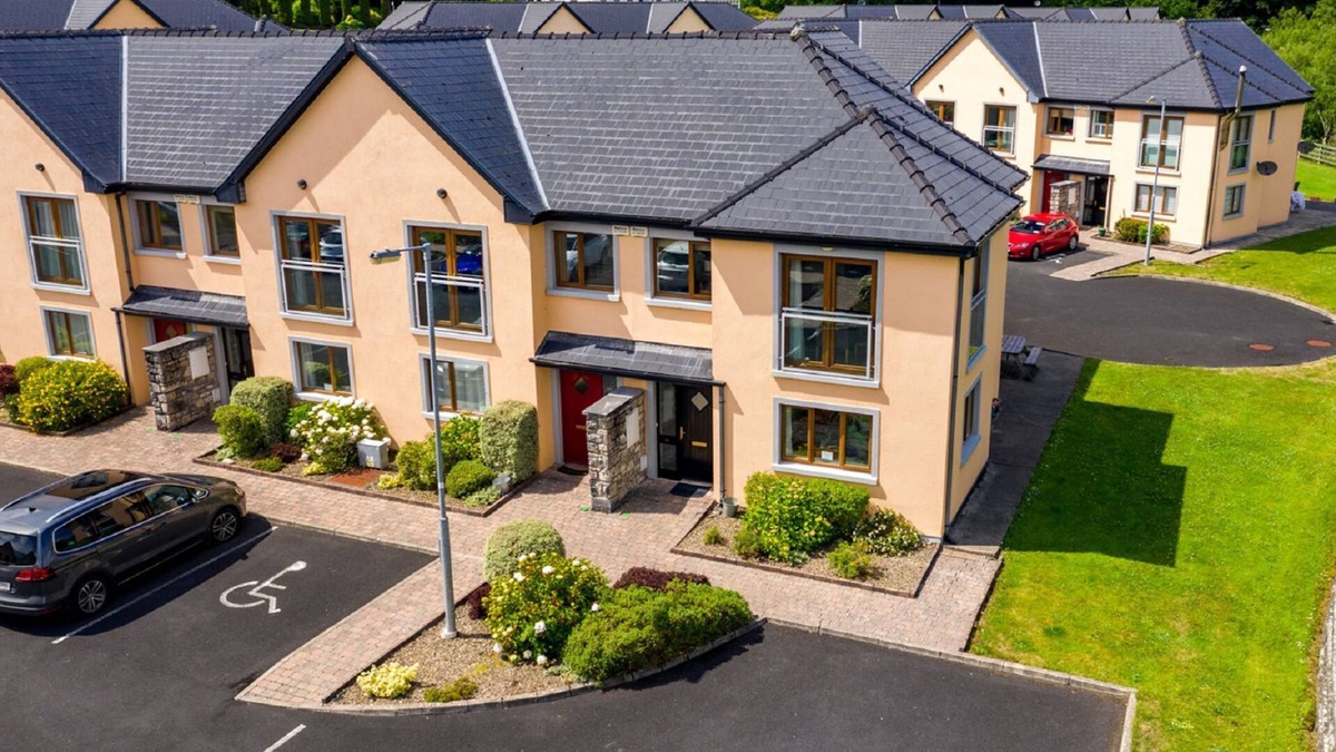 Killaloe House | Lakeside Homes by Interhome
