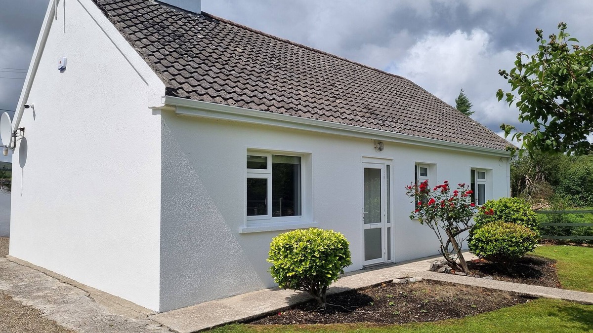 Oughterard House | Lakeside House in picturesque Oughterard at the gateway to Connemara