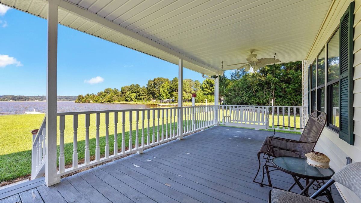 Greensboro Apartment | Lakeside House w/Basketball + View + Porch + Grill