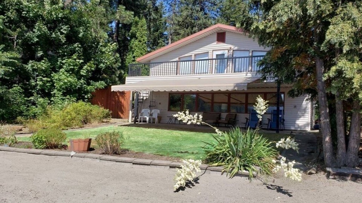 Twin Lakes House | Lakeside House with Private Sandy Beach, Stunning Views, Beach Toys, and Kayaks!