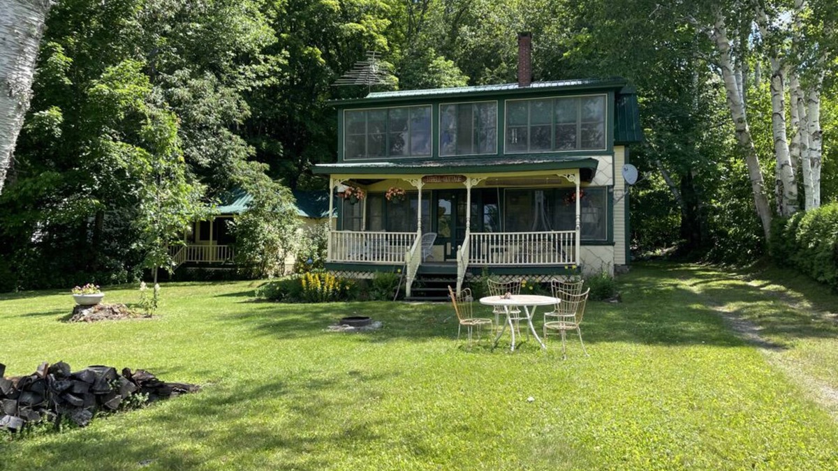 Westmore Cottage | Lakeside Isbell Cottage and Isbellita Guest Cottage
