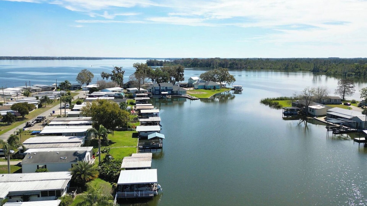 Tavares House | Lakeside Landing on Lake Dora w/Boat Dock