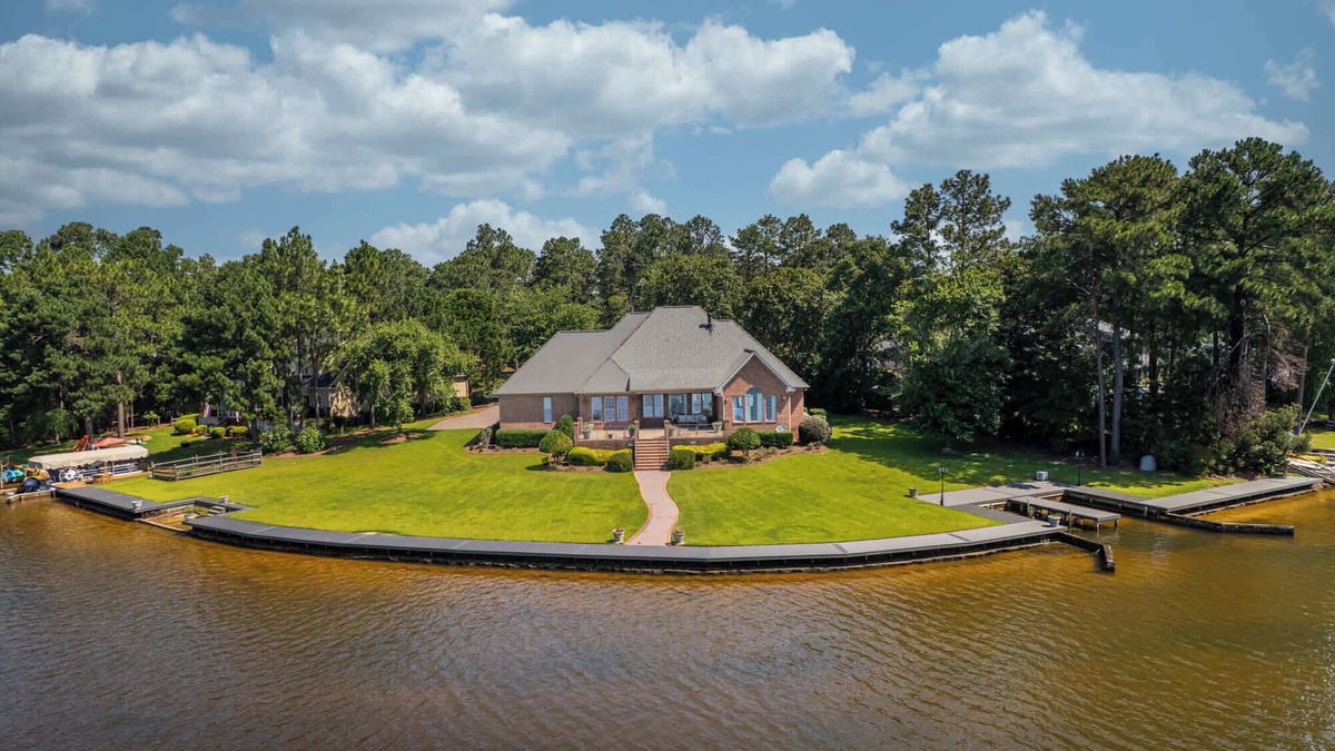Olivia House | Lakeside Lane Retreat