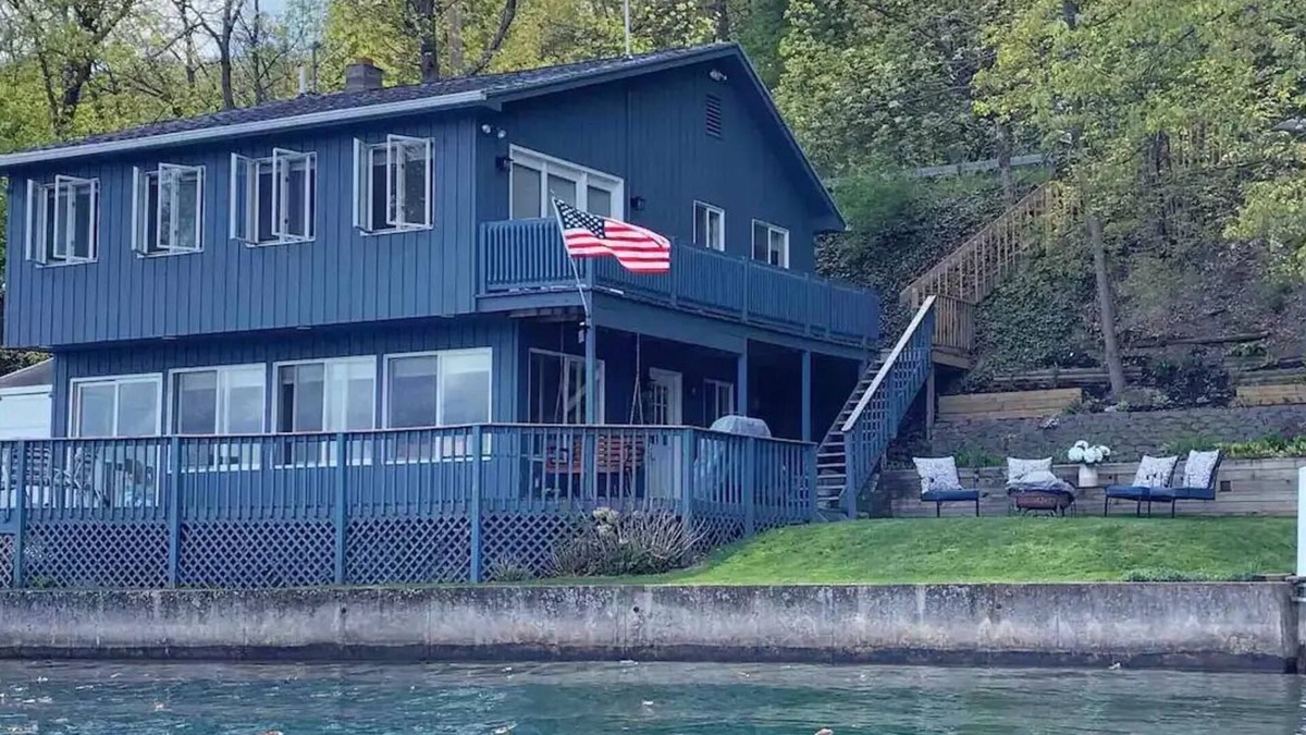 Valois House | Lakeside Life on Keuka's Water's Edge