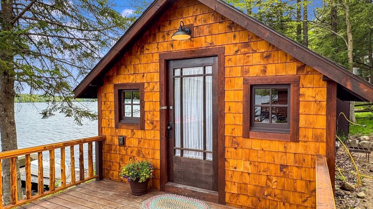 Inlet Cottage | Lakeside Lodge - Lakeview Cottage