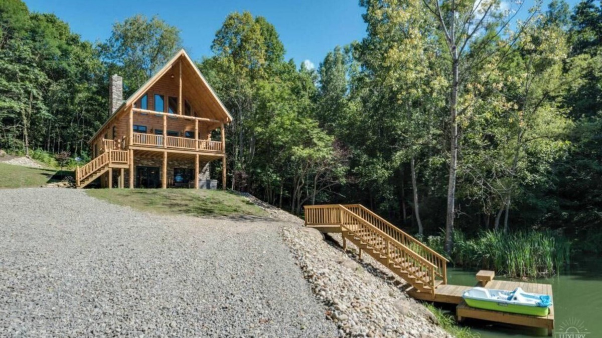 Keene Cabin | Lakeside Log Cabin | Hot Tub Arcade Views