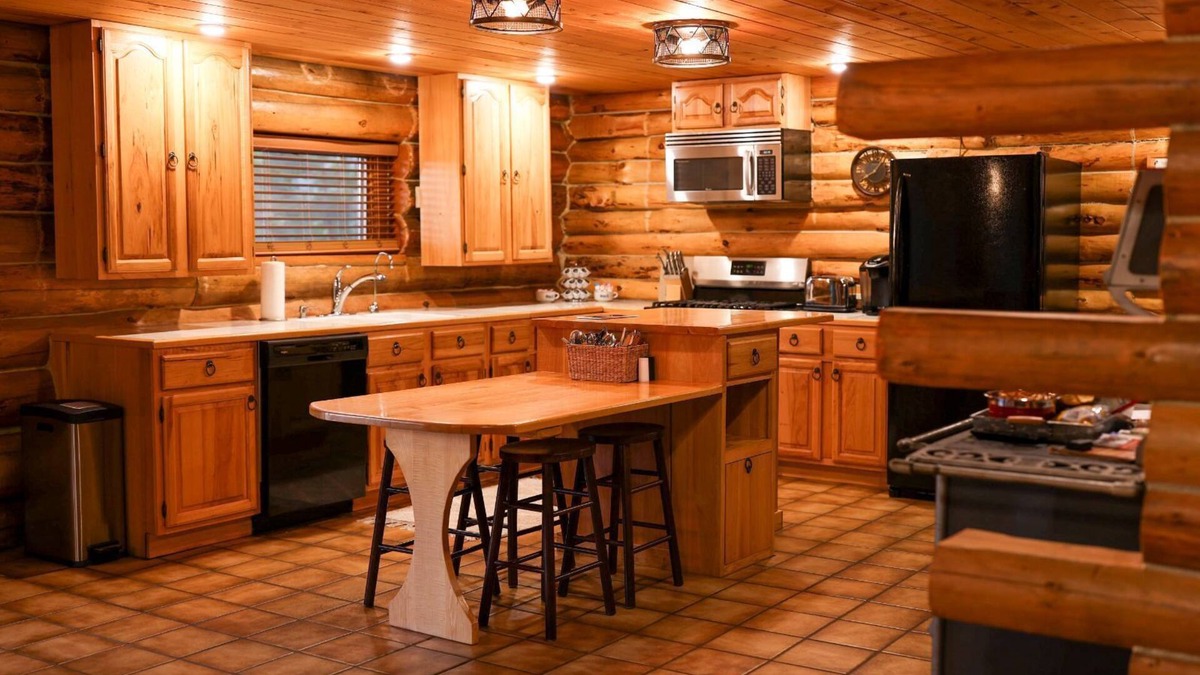 Cornell Cabin | Lakeside Log Cabin in NW Wisconsin