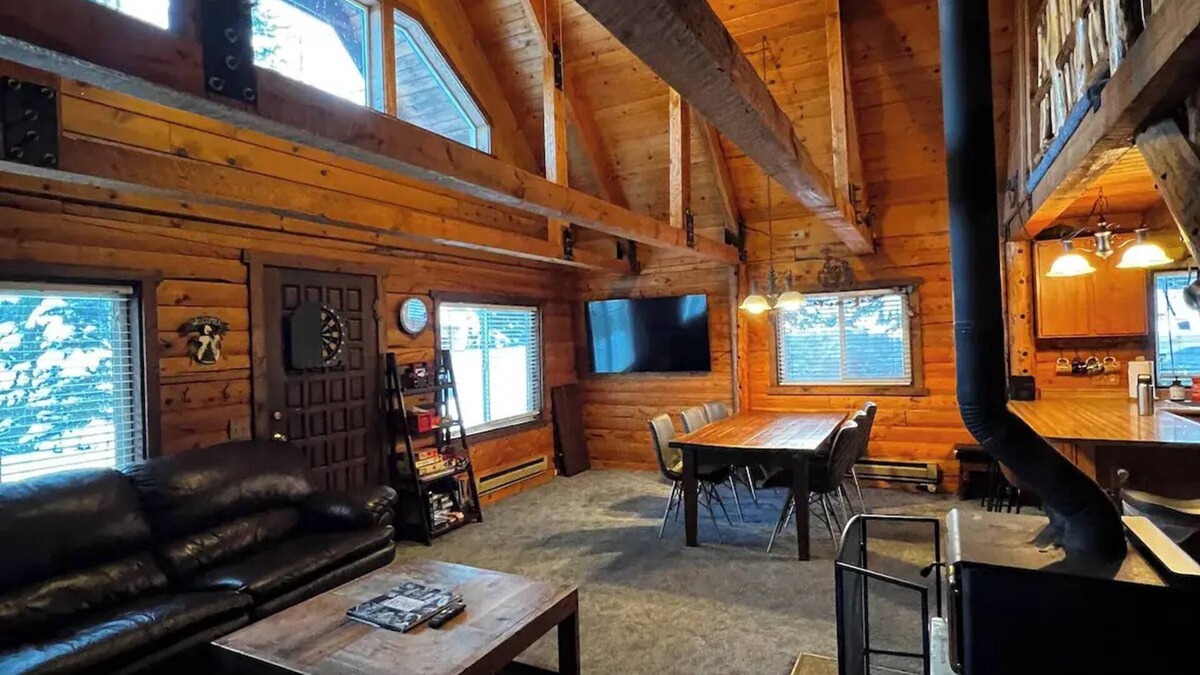 Tamarack Resort Cabin | Lakeside Log Cabin with Loft