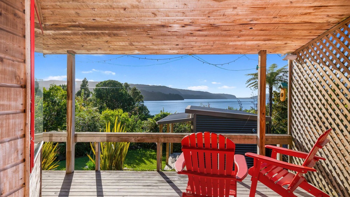 Lake Tarawera House | Lakeside Lookout - Lake Tarawera Holiday Home