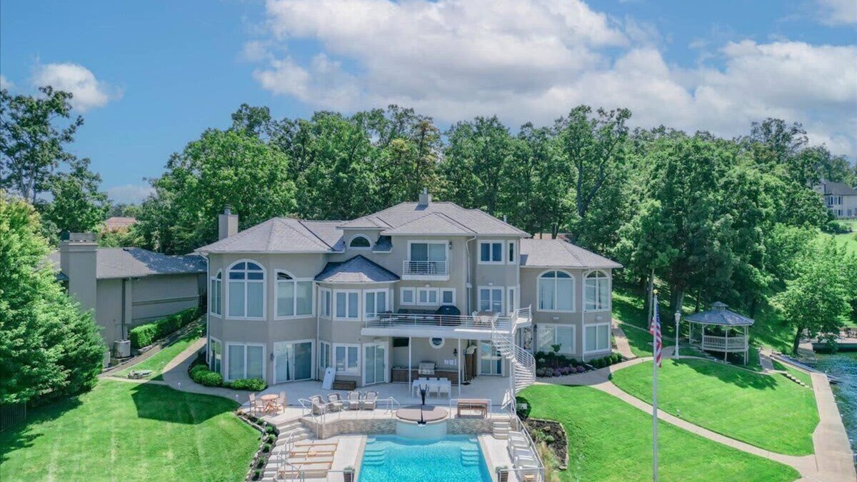 Osage Beach House | Lakeside Lux - Where EVERY Luxury Awaits