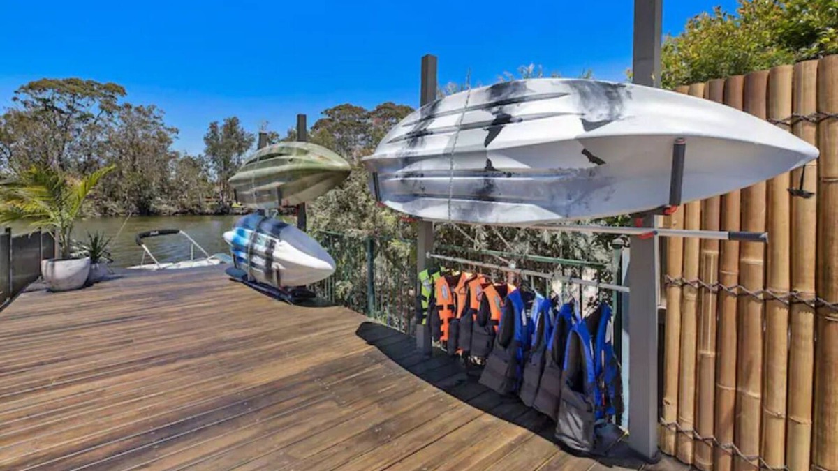 Chittaway Point House | Lakeside Luxury House
