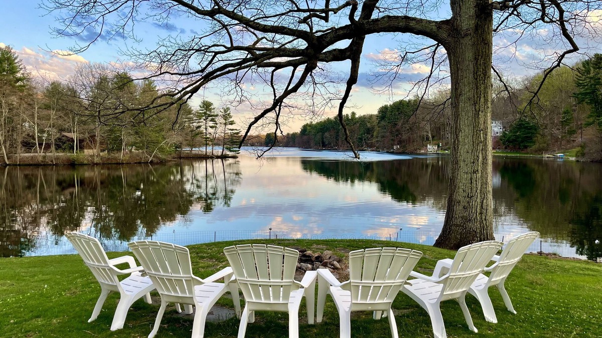 Trumbull House | Lakeside luxury: beautiful, relaxing 4 bedroom home