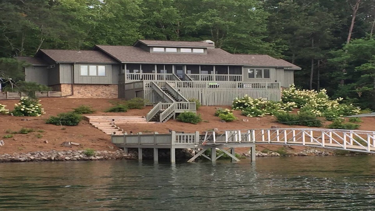 Crane Hill House | Lakeside Luxury: Experience Tranquility in Our Remodeled Lake House Rental