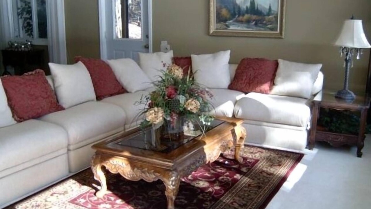 Cedar Cliff House | Lakeside Luxury Lakefront Chatuge Lake Vacation Rental Home with Covered Dock.