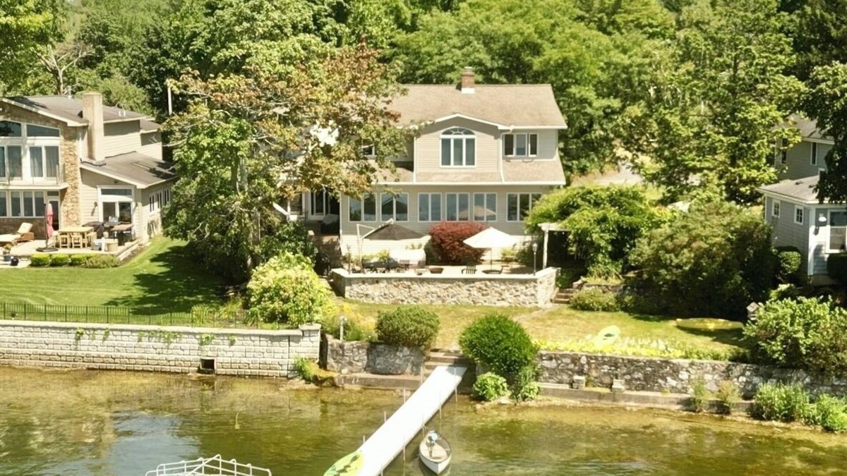 Melrose Park House | Lakeside — Luxury on Owasco Lake — Level Lake Frontage — Best Location