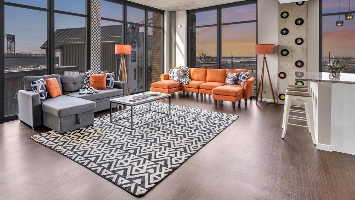 Downtown Cleveland Apartment | Lakeside Luxury Suite - Rock & Roll - Cle Flats - 2 Free parking