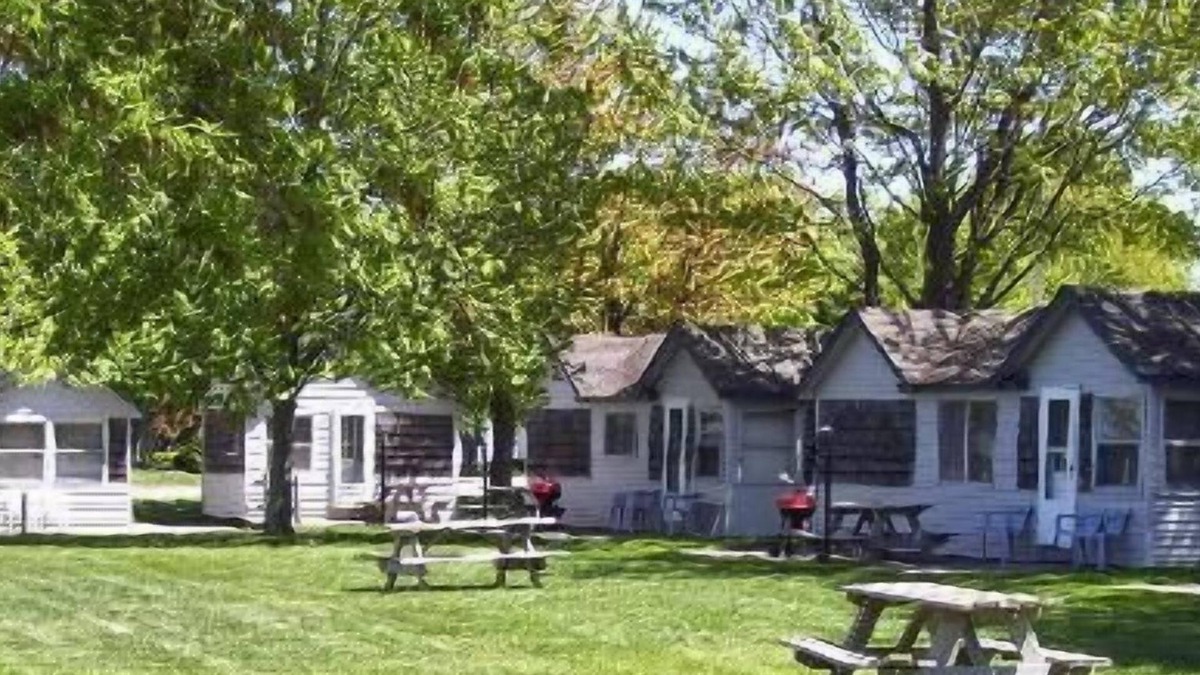 Port Austin Hotel | Lakeside Motor Lodge
