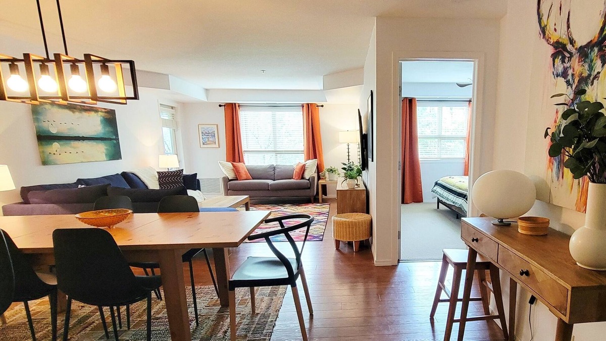 East Kootenay Apartment | Lakeside Mountain Retreat - 3br, 2 bathroom beachfront condo with pool & hot tub