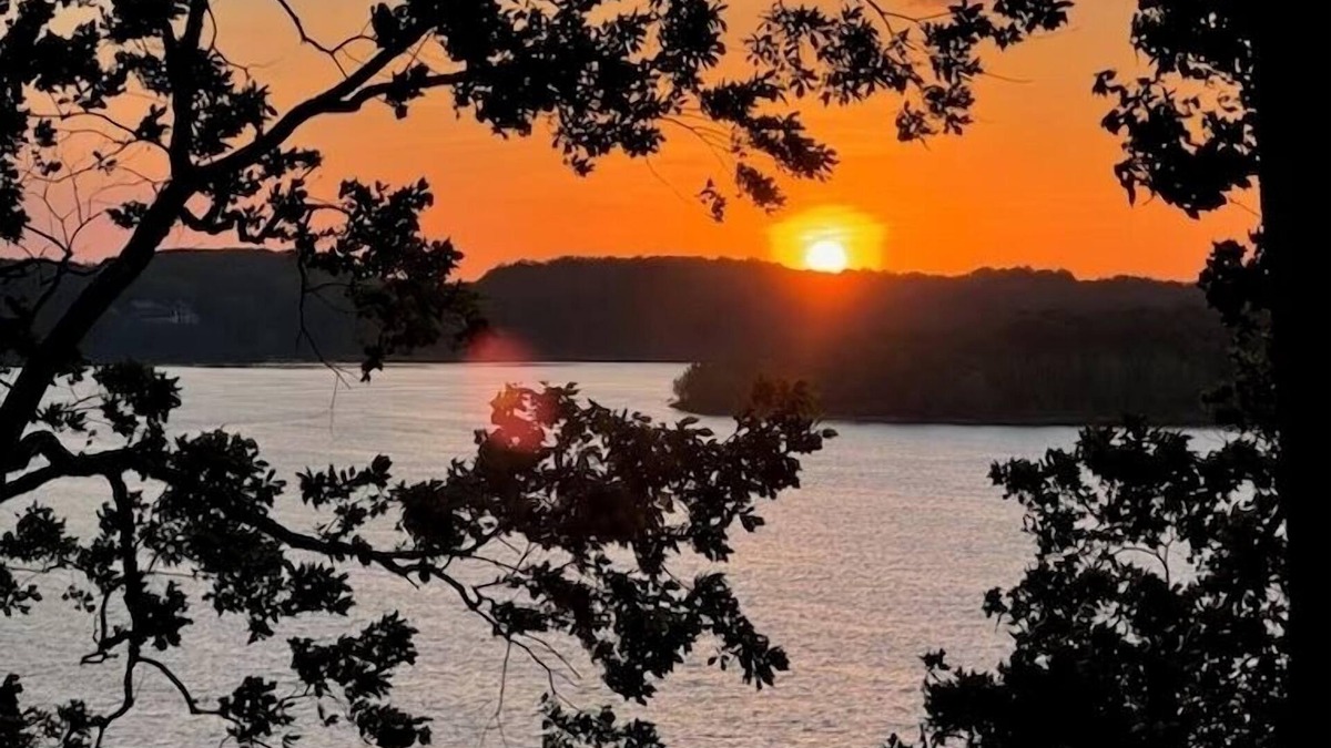 Scottsville House | Lakeside Oasis at Bailey’s Point with SPECTACULAR Views of Barren River Lake!