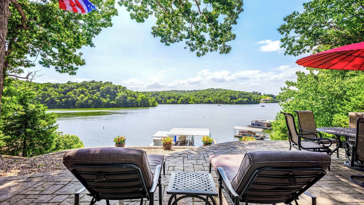 Linn Creek House | Lakeside Oasis – Room for 12!