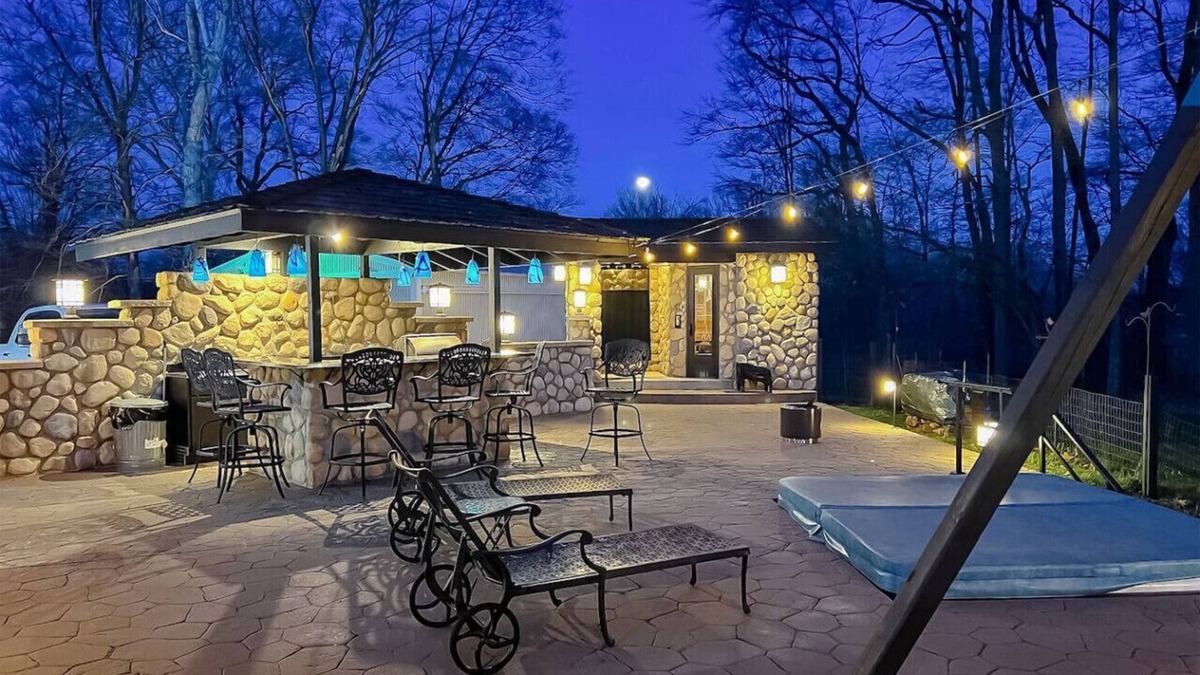 Cynthiana House | ~Lakeside Oasis~ Waterfront w/HotTub, Sauna & Dock