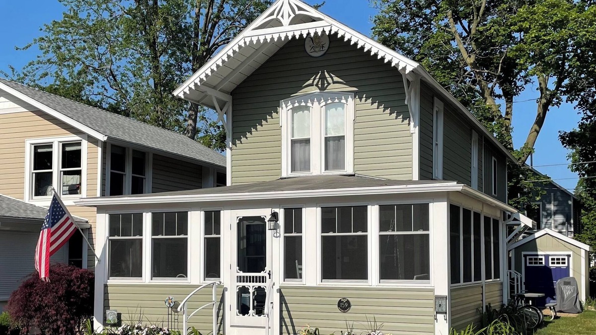 Lakeside House | Lakeside OH Cottage, large porch, lake views, steps to park & shopping