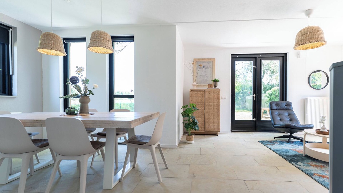 Ewijk Villa | Lakeside Paradise: Cozy Cottage with Hot Tub