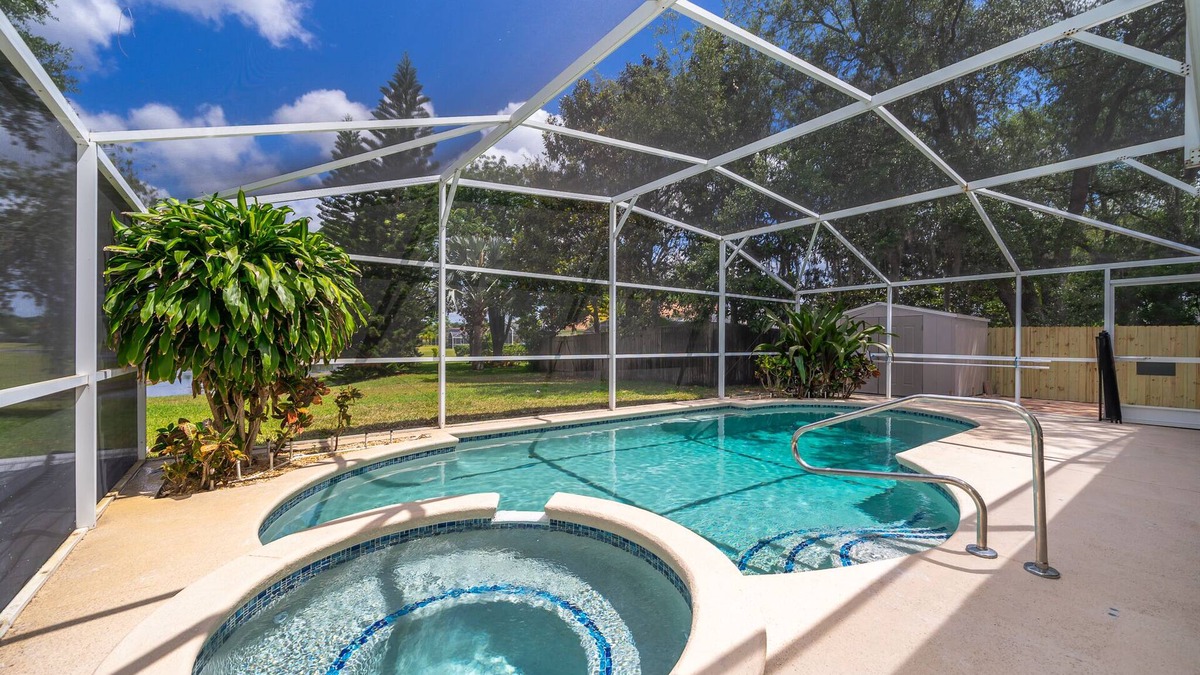 Sunridge Woods House | Lakeside Paradise, the ultimate vacation home minutes from Walt Disney World