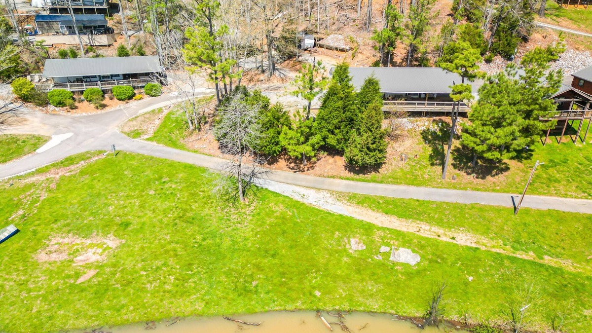 Eddyville Cabin | Lakeside Place 2 (Sleeps 1-4) - Tiny living space with a queen and full size beds overlooking Lake Barkley.