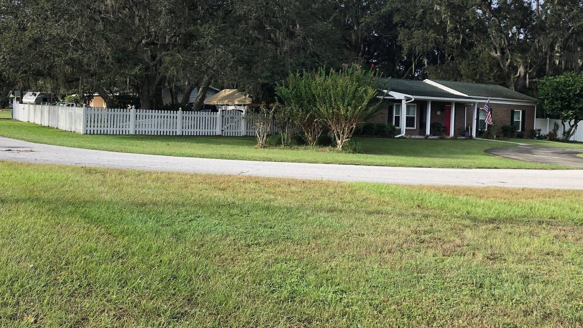 Umatilla House | Lakeside Private Upscale Neighborhood in safe/ quiet community