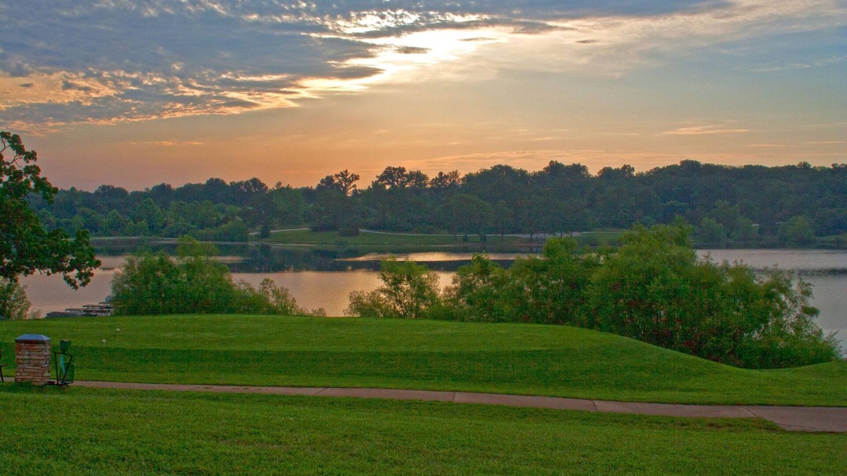 De Soto Villa | Lakeside Private Villa | 5-Hole Golf On-Site
