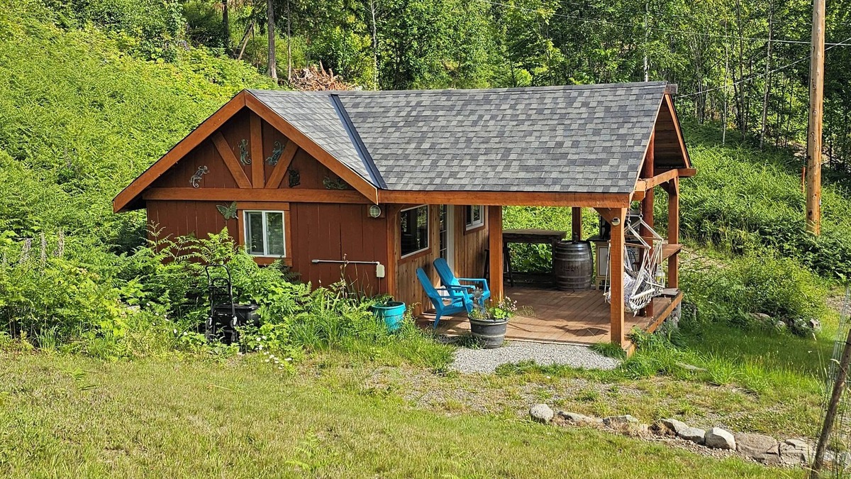 Kaslo Cabin | Lakeside Purcell Cabin at Paradise Hills