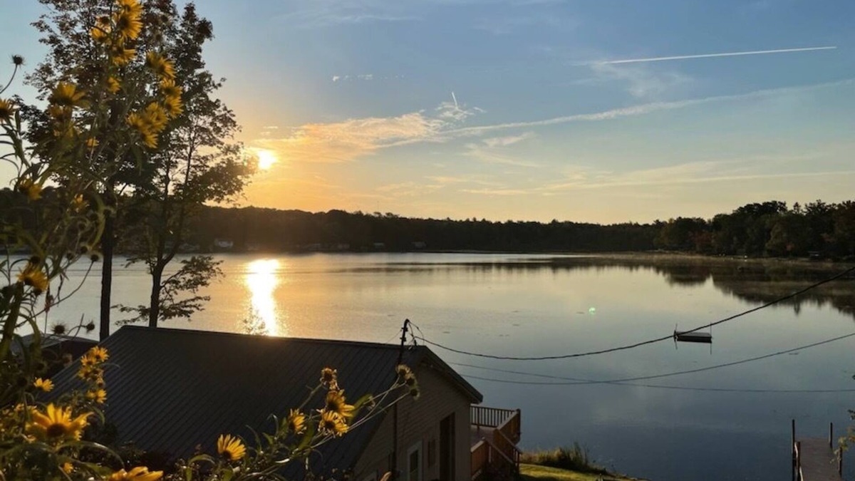 Oxford Cottage | ✨ Lakeside Reflections